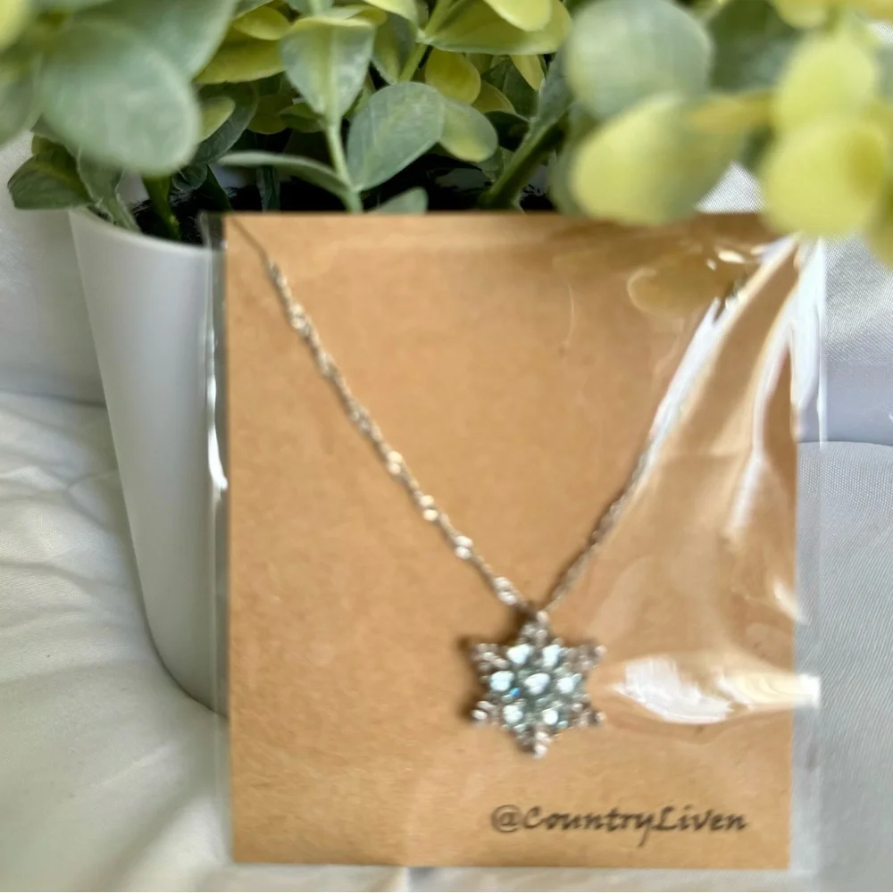 🆕 Silver Blue Crystal Snowflake Necklace - Picture 4 of 8